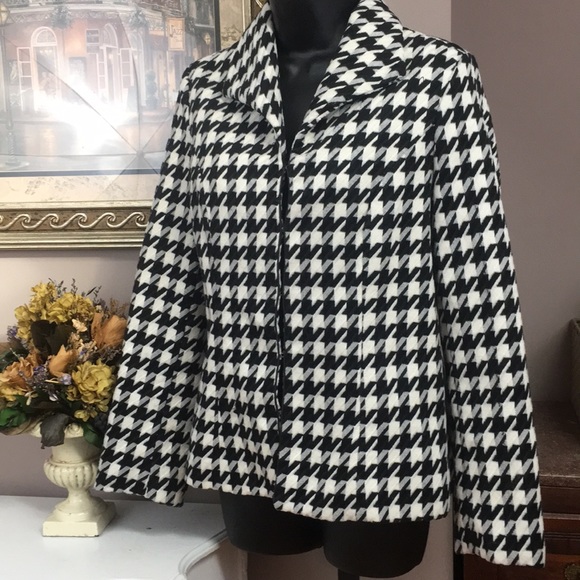 NorthStyle Jackets & Blazers - NorthStyle Blk & Wht Houndstooth Jacket Sz S